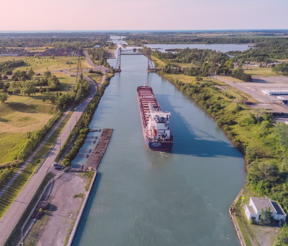 peniche-transport-fluvial-conteneurs