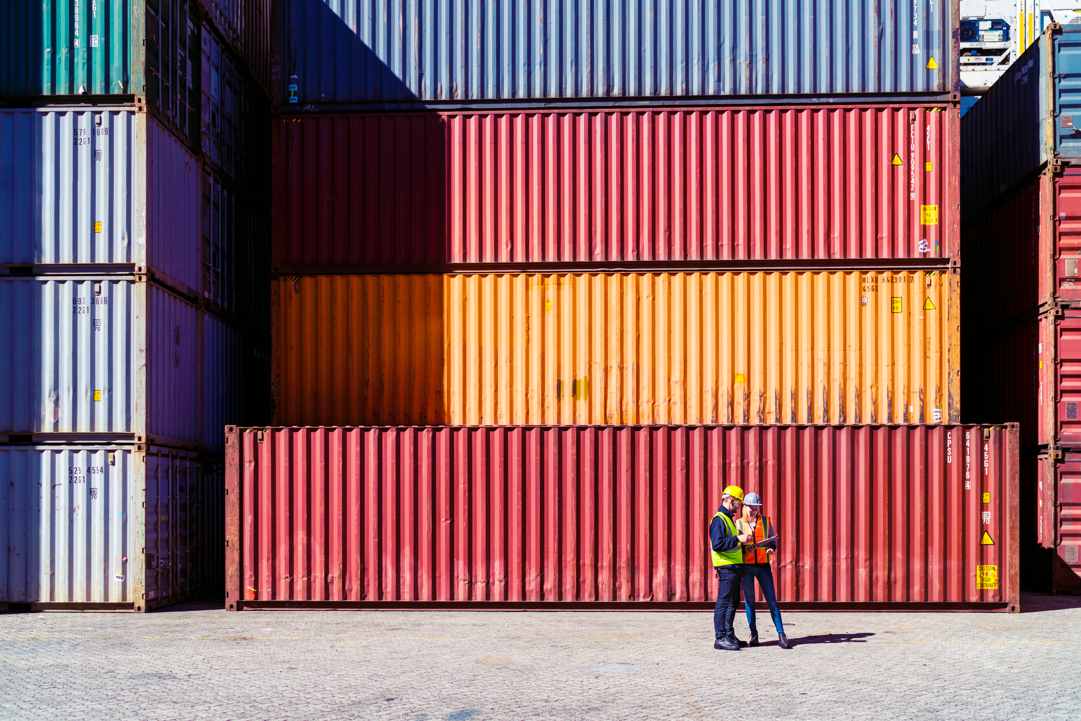 workers-on-dock